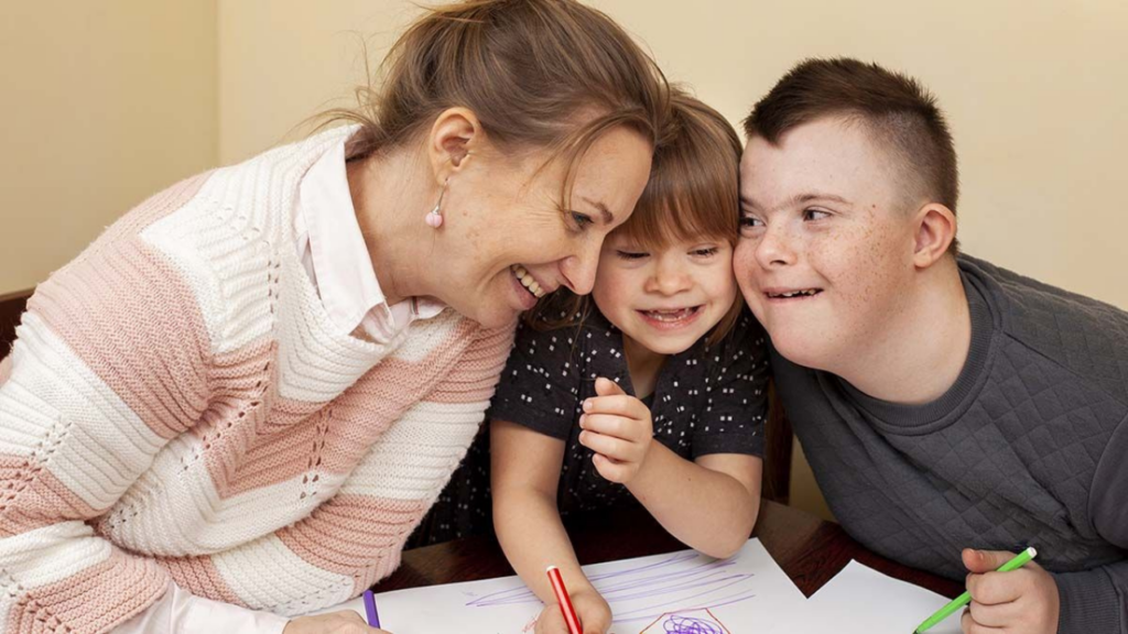 Niños participando en el método Véras, aprendiendo de manera inclusiva.